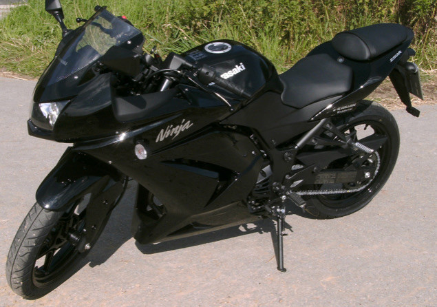 2009 KAWASKI NINJA 250r - PRICE NEGOTIABLE  in Sport Bikes in Ottawa