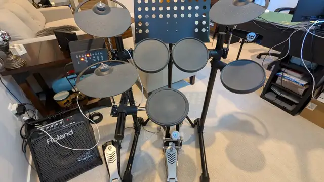 Yamaha Electronic Drumset c/w Roland amplifier in Drums & Percussion in Calgary - Image 10
