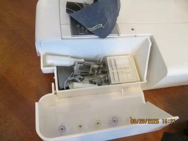 KENMORE, SEARS,Sewing Machine model 385.12312 in Hobbies & Crafts in Kingston - Image 6
