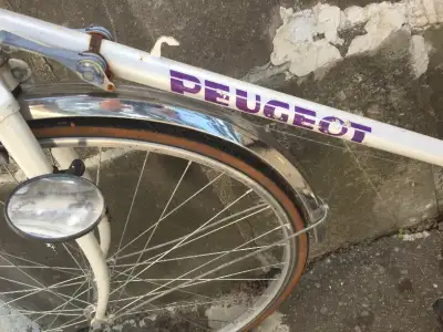 Pneugot: Reine de Bicyclette,, View more