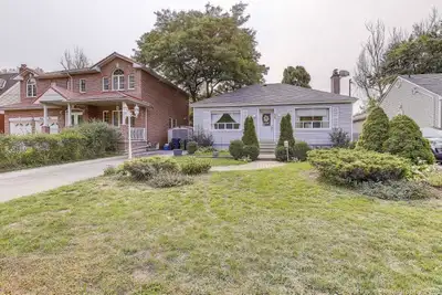 Fully furnished 2-bedroom detached house available for short-term rental (3 months). The home is spa...