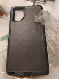 Bn not used galaxy note 10 defender case scratched