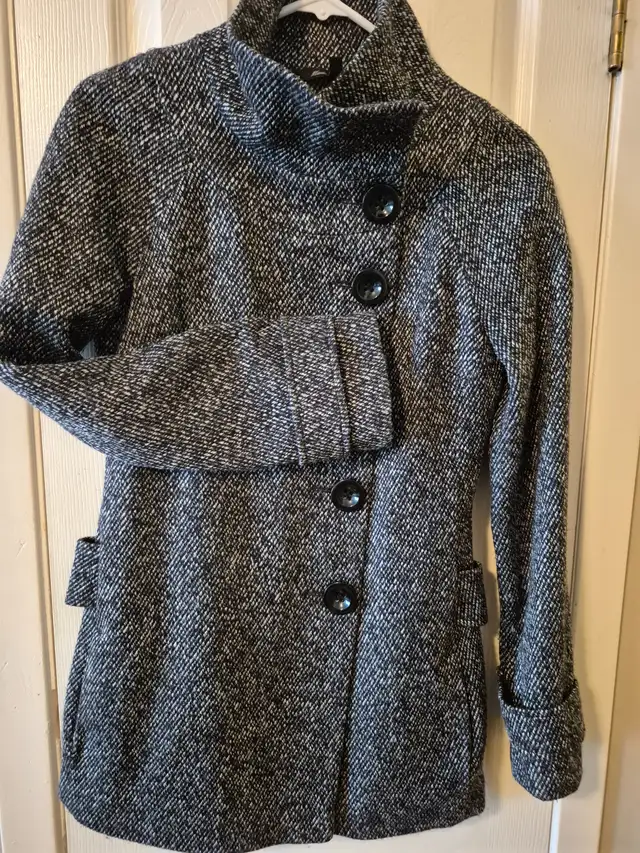 Cute winter jacket in Women's - Tops & Outerwear in Mississauga / Peel Region - Image 5