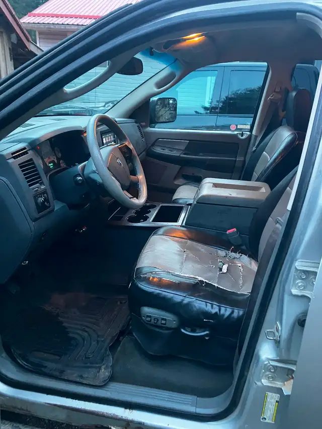 2008 Dodge ram 3500 6.7l mega cab with flat deck in Cars & Trucks in Comox / Courtenay / Cumberland - Image 7