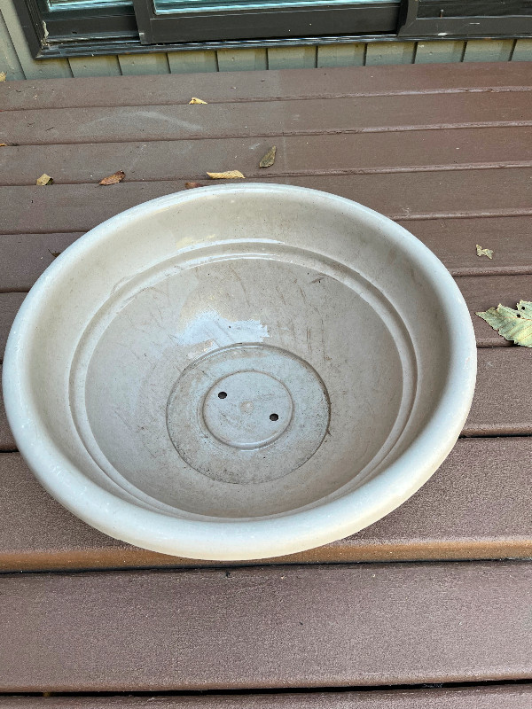 Large planter bowl in Patio & Garden Furniture in Burnaby/New Westminster