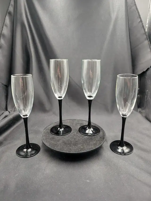 Luminarc Domino Black Stemmed Champagne Flutes Set of 4 in Kitchen & Dining Wares in Calgary - Image 3