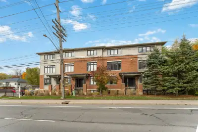 For Rent – Bright & Modern 2-Bedroom Condo (Lower Unit) Welcome to this beautifully maintained 2-bed...