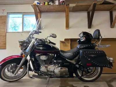 Don't miss the opportunity to own this well maintained beautiful ride! Motor cycle kept on heated ga...