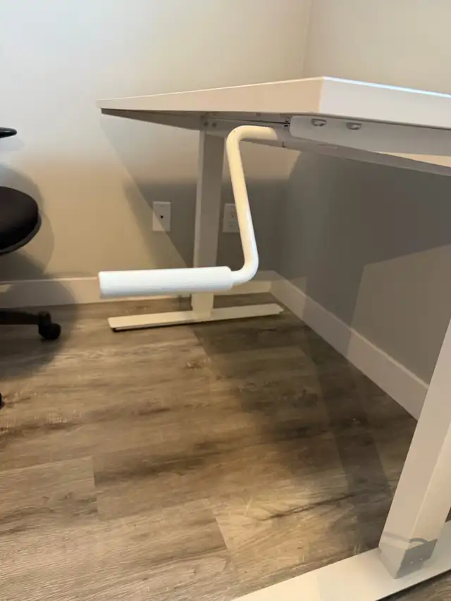 standing desk in Desks in Edmonton - Image 5