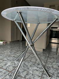 Table ronde de cuisine en verre