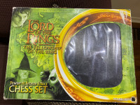 CHESS SET LORD OF THE RINGS FELLOWSHIP OF THE KING 