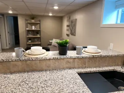 Clean, well kept basement suite located on the south side! Very central. Close to downtown, amenitie...