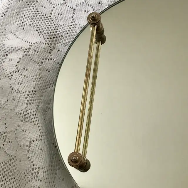Round Mirrored Vanity Tray with Gold Tone Handles in Home Décor & Accents in Ottawa - Image 4