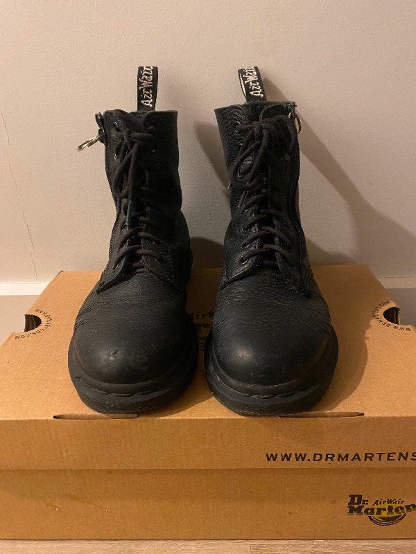 Dr Martens Pascal Mono Lace Up Boots dans Femmes - Chaussures  à Ville de Montréal - Image 4