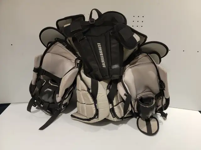 Warrior Goalie Chest Protector in Hockey in Ottawa - Image 3