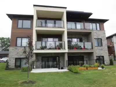 4 1/2 luxueux à louer avec garage
