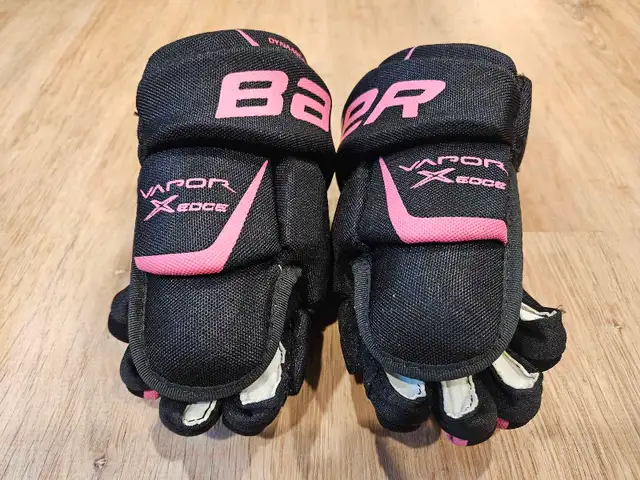 Bauer Youth Hockey 9" Gloves x 2 in Hockey in City of Toronto - Image 7