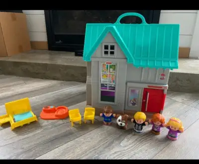 Fisher-Price Little People Big Helpers Home Complete with a set of Little People figures and accesso...