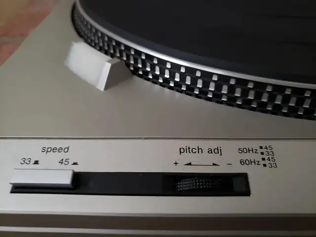 Table tournante Technics SL-B202 Belt drive Semi-auto SLB202 in Stereo Systems & Home Theatre in Longueuil / South Shore - Image 5