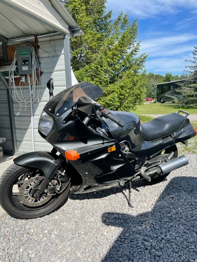 1200cc upgraded ZX-10 pushing approx. 154hp (up from 135hp). Looks completely stock — true sleeper w...