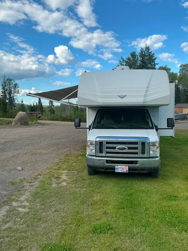 2013 Fleetwood Tioga Montana Class C Motorhome in RVs & Motorhomes in Red Deer - Image 3