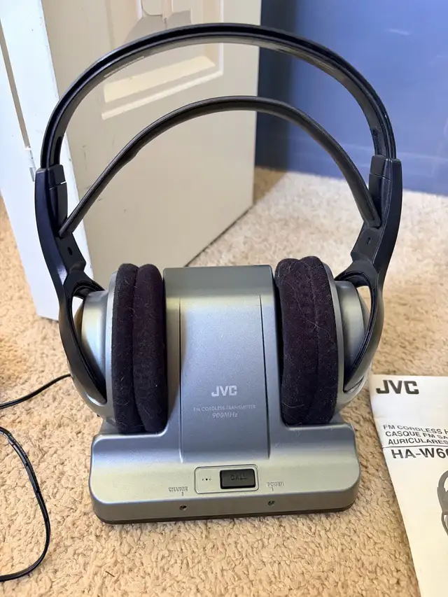 JVC HA-W600RF-J/C FM Cordless Headphones in Headphones in Edmonton - Image 3