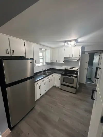 $1600/month + hydro and gas (water included)