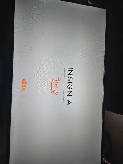 Je vends ma télévision Insignia Fire TV de 40 pouces, parfaite pour n'importe quelle pièce de la mai...