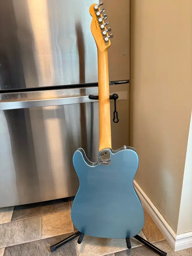 Fender American Elite Telecaster  Thin-line in Mystic Ice Blue in Guitars in Markham / York Region - Image 9