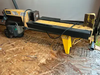 4 ton electric log splitter. Used in good shape. In great working condition.
