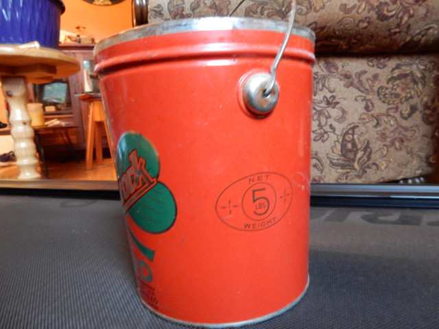 Vintage Burns Shamrock 5 pound lard can in Arts & Collectibles in Saskatoon - Image 3