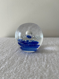 PAPERWEIGHT COLLECTIBLE  ART GLASS VINTAGE