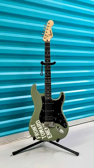 Squire Stratocaster HSS Army Green, View more