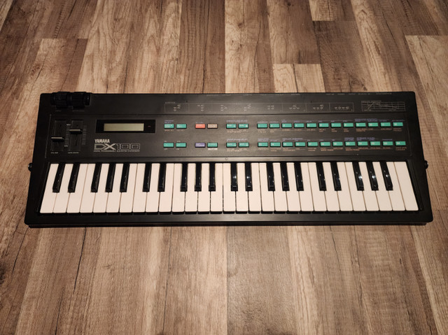 Yamaha DX100 FM Synthesizer with Breath Controller Mint | Pianos