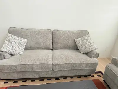  2 Couches, View more