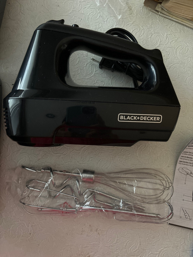 NEW Black +Decker 6 speed mixer $20 in Processors, Blenders & Juicers in City of Toronto