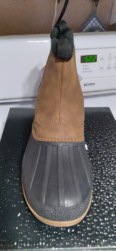 TOTES MEN'S SLIP ON COMFORTABLE WINTER BOOTS, NEW IN BOXES in Men's Shoes in Sarnia - Image 4