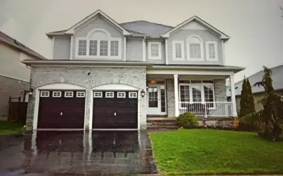 Large bedroom with a private washroom in north Oshawa house