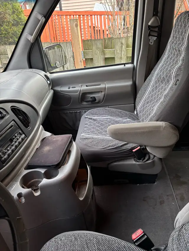 2001 Ford E-Series Window Van