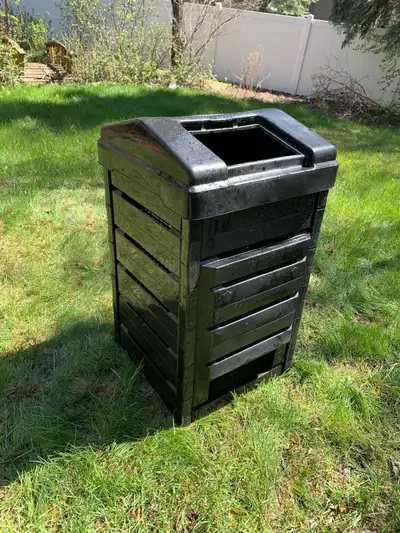Scepter Canadian made compost bin. Even the butterfly thinks it’s a good idea to buy it. Located in...