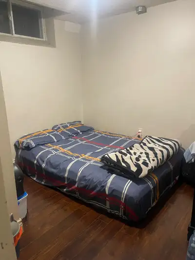 ** ROOM FOR RENT ** FOR BOYS ** ONLY * IN SHARING 2 BED ROOM BASEMENT APARTMENT ** CLOSE TO MISSISSA...