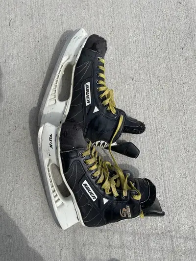 Tuk Bauer skates size 9.5 Lots of blade