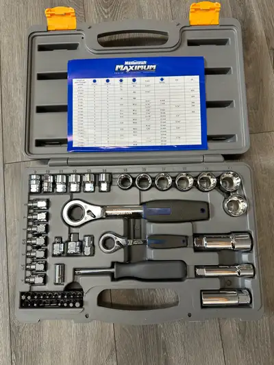 This Mastercraft Maximum socket set is ready to help you tackle any job, big or small! The set inclu...