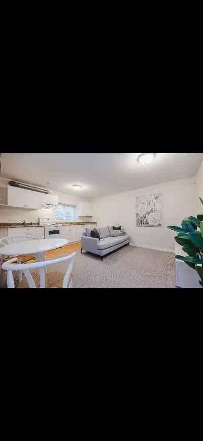 ***Basement suite rental- $1400- 1BR 1 Bath- 700sqft*** One bedroom basement suite now available in...