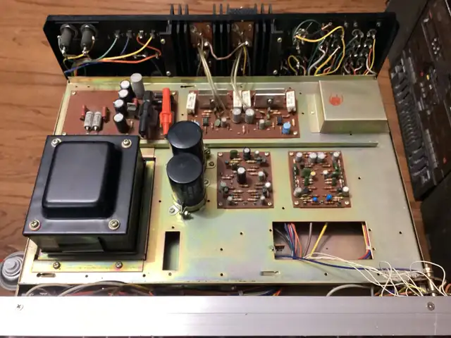 RARE VINTAGE HOLIDAY MODEL 7100 STEREO AMPLIFIER MADE IN JAPAN in Stereo Systems & Home Theatre in City of Toronto - Image 3
