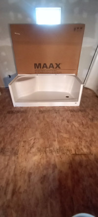 MAXX Tub/Shower Complete with sliding doors