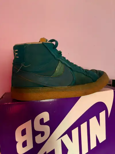 size 11.5 still pretty good condition havent worn in a few years so a little dusty 130 obo