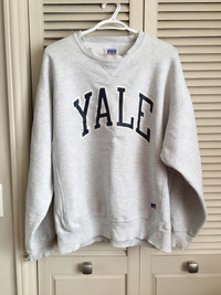 Vintage Men’s YALE Sweatshirt - size Large 