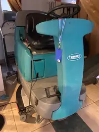 Ride on floor commercial cleaning machine negotiable