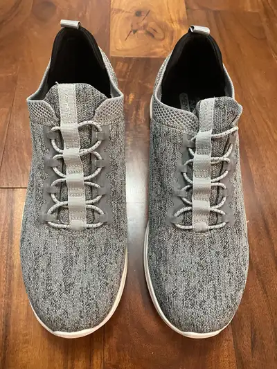 Men’s Size 9 Sketchers Shoes, View more